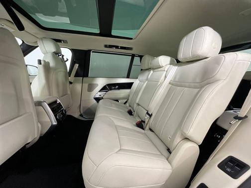 Fuji White 2026 Land Rover Range Rover P530 SE 7 Seat