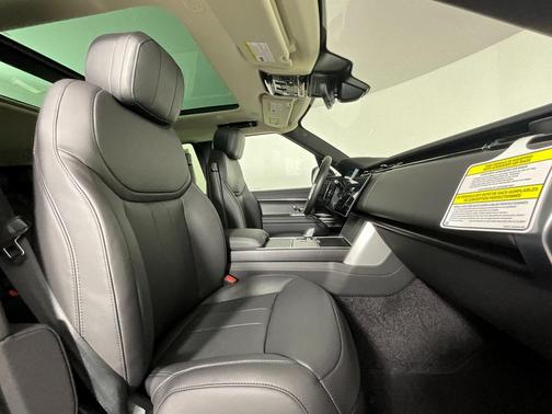 2025 Land Rover Range Rover P400 SE 7 Seat