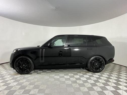 2025 Land Rover Range Rover P400 SE 7 Seat