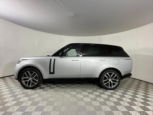 2025 Land Rover Range Rover P550e SE