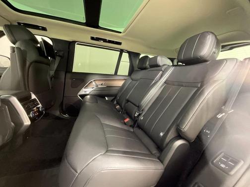 2026 Land Rover Range Rover P400 SE 7 Seat