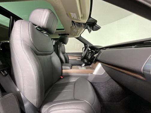 2026 Land Rover Range Rover P400 SE 7 Seat