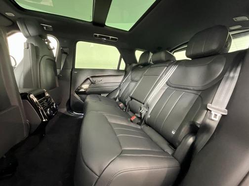 2026 Land Rover Range Rover Sport SE
