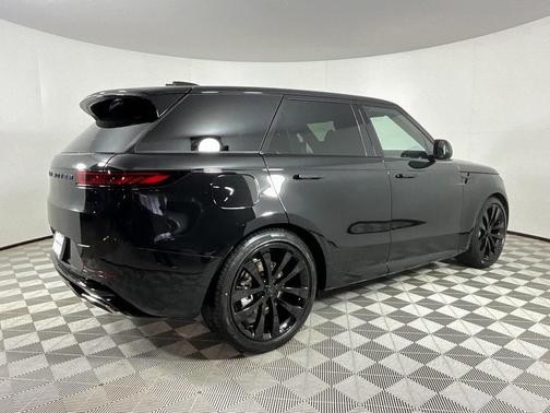 2026 Land Rover Range Rover Sport SE