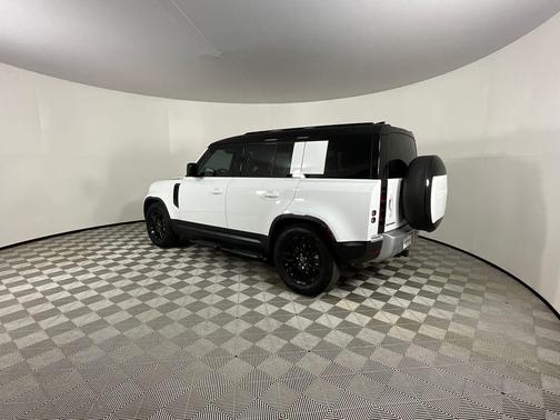 2025 Land Rover Defender 110 P300