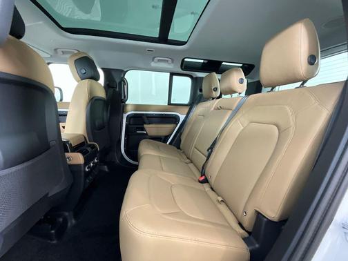 Fuji White 2026 Land Rover Defender P400 X-Dynamic SE
