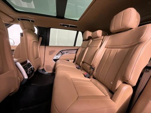 2025 Land Rover Range Rover P530 SE 7 Seat