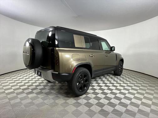 2025 Land Rover Defender 110 P400 S