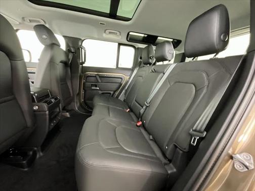 2025 Land Rover Defender 110 P400 S