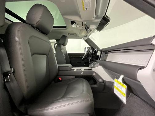 2025 Land Rover Defender 110 P400 S