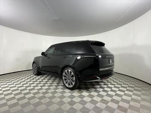 2025 Land Rover Range Rover P400 SE