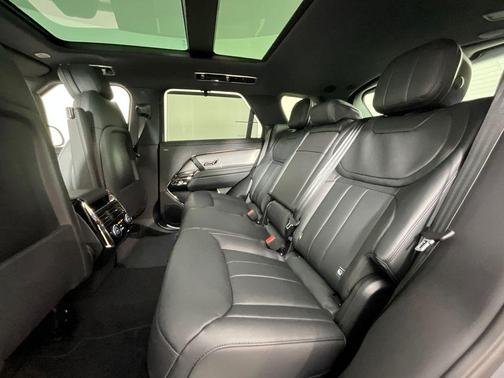 Santorini Black Metallic 2026 Land Rover Range Rover Sport SE