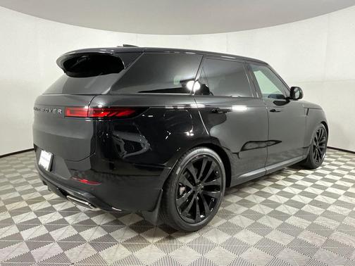 Santorini Black Metallic 2026 Land Rover Range Rover Sport SE