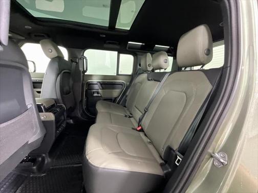 2025 Land Rover Defender X-Dynamic SE