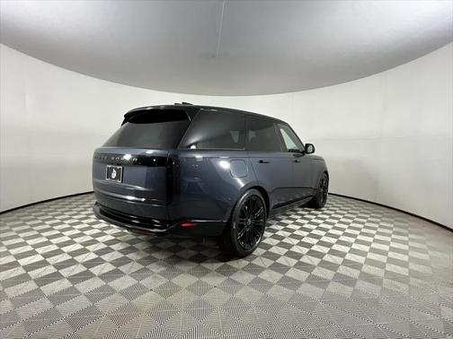 2025 Land Rover Range Rover P400 SE