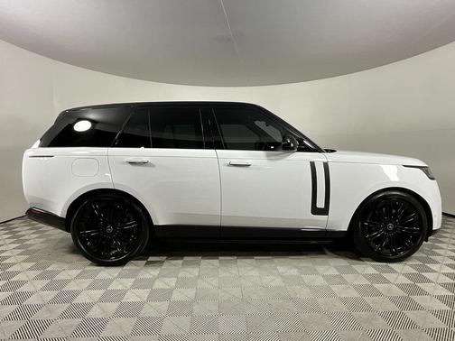 2025 Land Rover Range Rover P530 SE