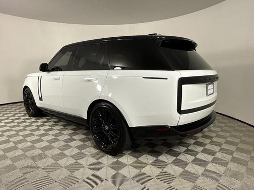 2025 Land Rover Range Rover P530 SE