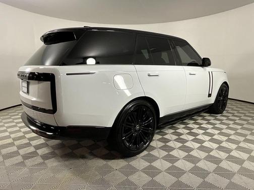 2025 Land Rover Range Rover P530 SE
