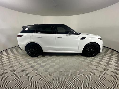 2025 Land Rover Range Rover Sport SE