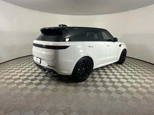 2025 Land Rover Range Rover Sport SE