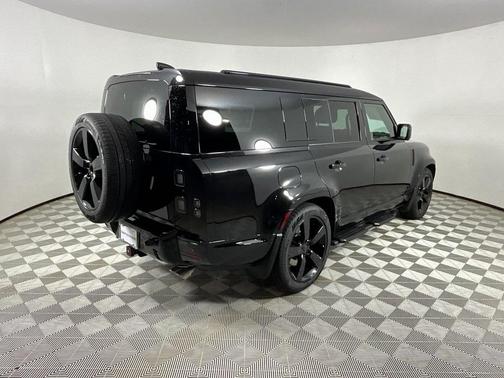 2026 Land Rover Defender V8