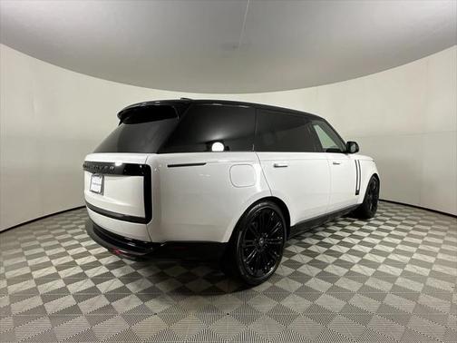 2025 Land Rover Range Rover P400 SE 7 Seat