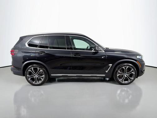 Black Sapphire Metallic 2024 BMW X5 sDrive40i