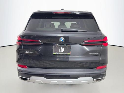 Black Sapphire Metallic 2024 BMW X5 sDrive40i