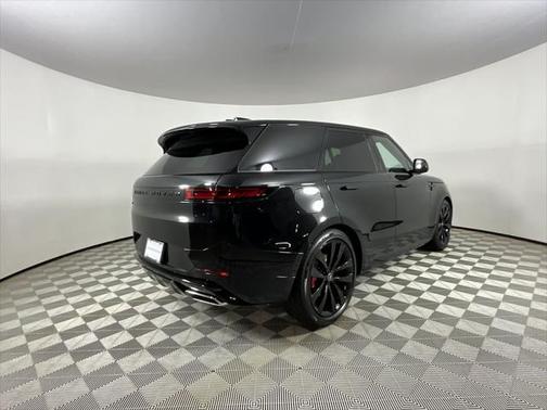 2025 Land Rover Range Rover Sport SE