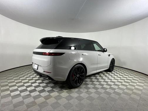 2025 Land Rover Range Rover Sport SE