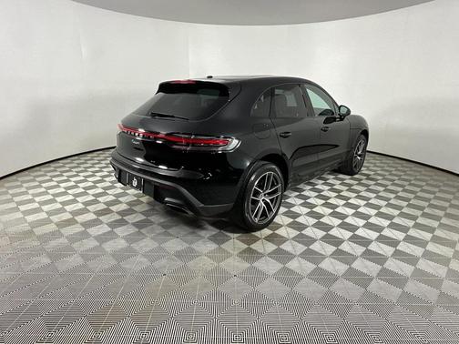 2023 Porsche Macan Base