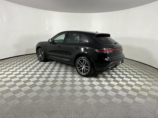 2023 Porsche Macan Base
