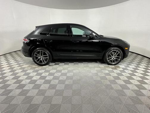 2023 Porsche Macan Base