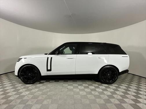 2025 Land Rover Range Rover P400 SE 7 Seat