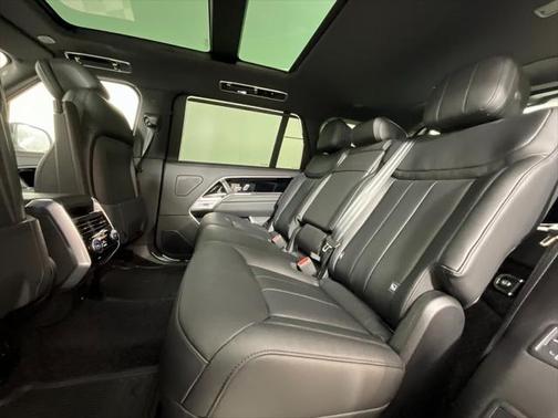 2025 Land Rover Range Rover P400 SE 7 Seat