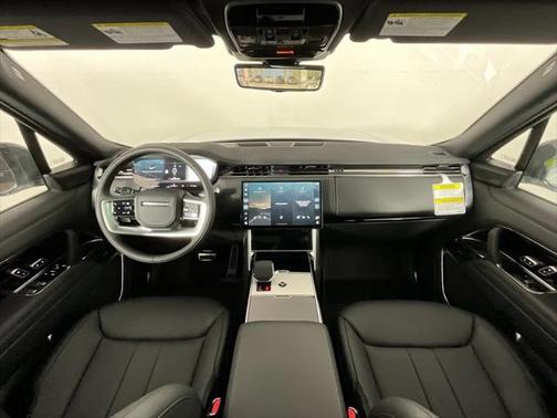 2025 Land Rover Range Rover P400 SE 7 Seat