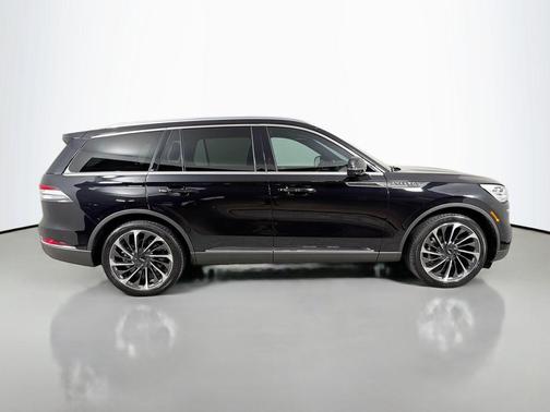 Infinite Black Metallic Clearcoat 2023 Lincoln Aviator Reserve
