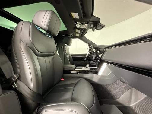 2025 Land Rover Range Rover P530 SE