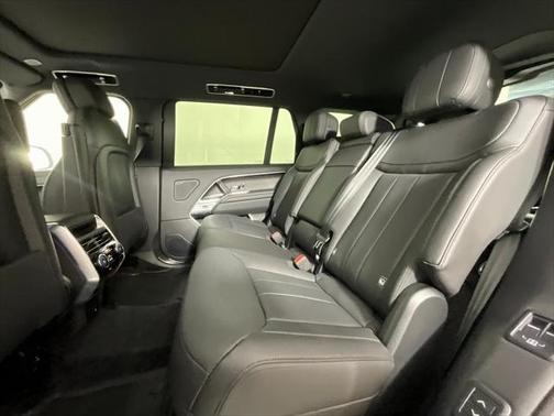 2025 Land Rover Range Rover P400 SE 7 Seat