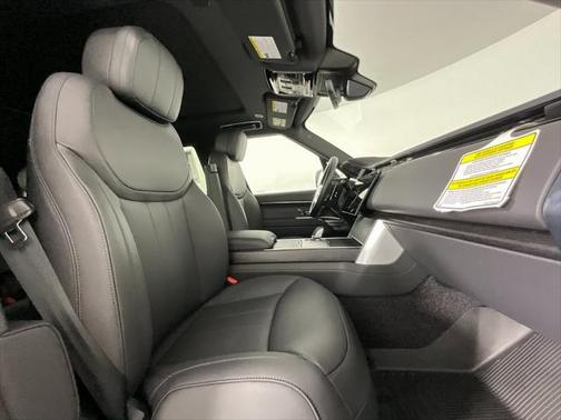 2025 Land Rover Range Rover P400 SE 7 Seat