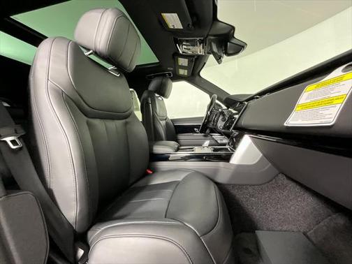 2025 Land Rover Range Rover P530 SE