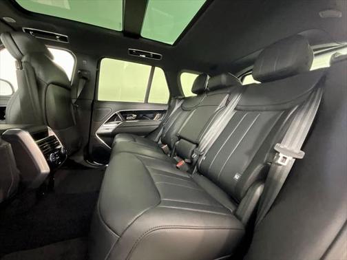 2025 Land Rover Range Rover P530 SE