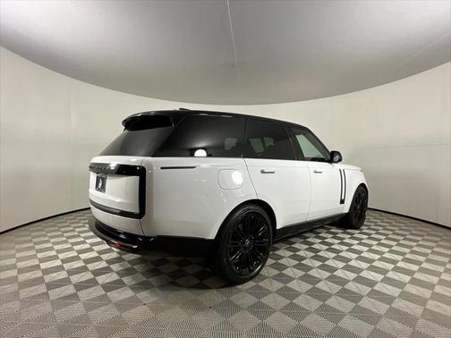 2025 Land Rover Range Rover P530 SE