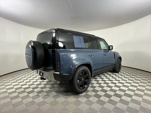 2025 Land Rover Defender 110 P400 S
