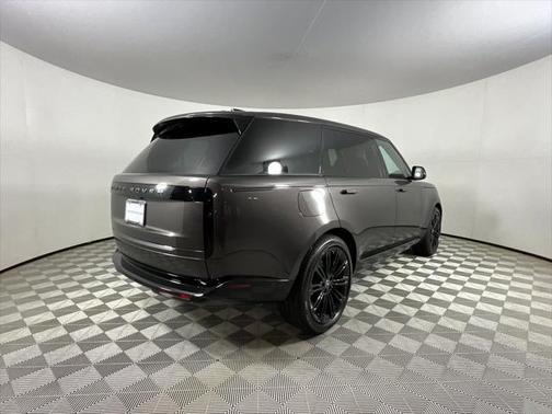 2025 Land Rover Range Rover P530 SE 7 Seat