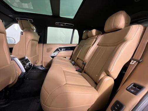 2025 Land Rover Range Rover P530 SE 7 Seat