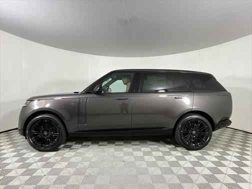 2025 Land Rover Range Rover P530 SE 7 Seat