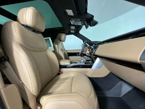 2025 Land Rover Range Rover P530 SE 7 Seat