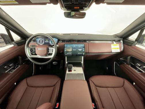 2025 Land Rover Range Rover P550e SE