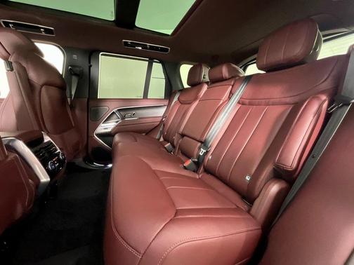 2025 Land Rover Range Rover P550e SE